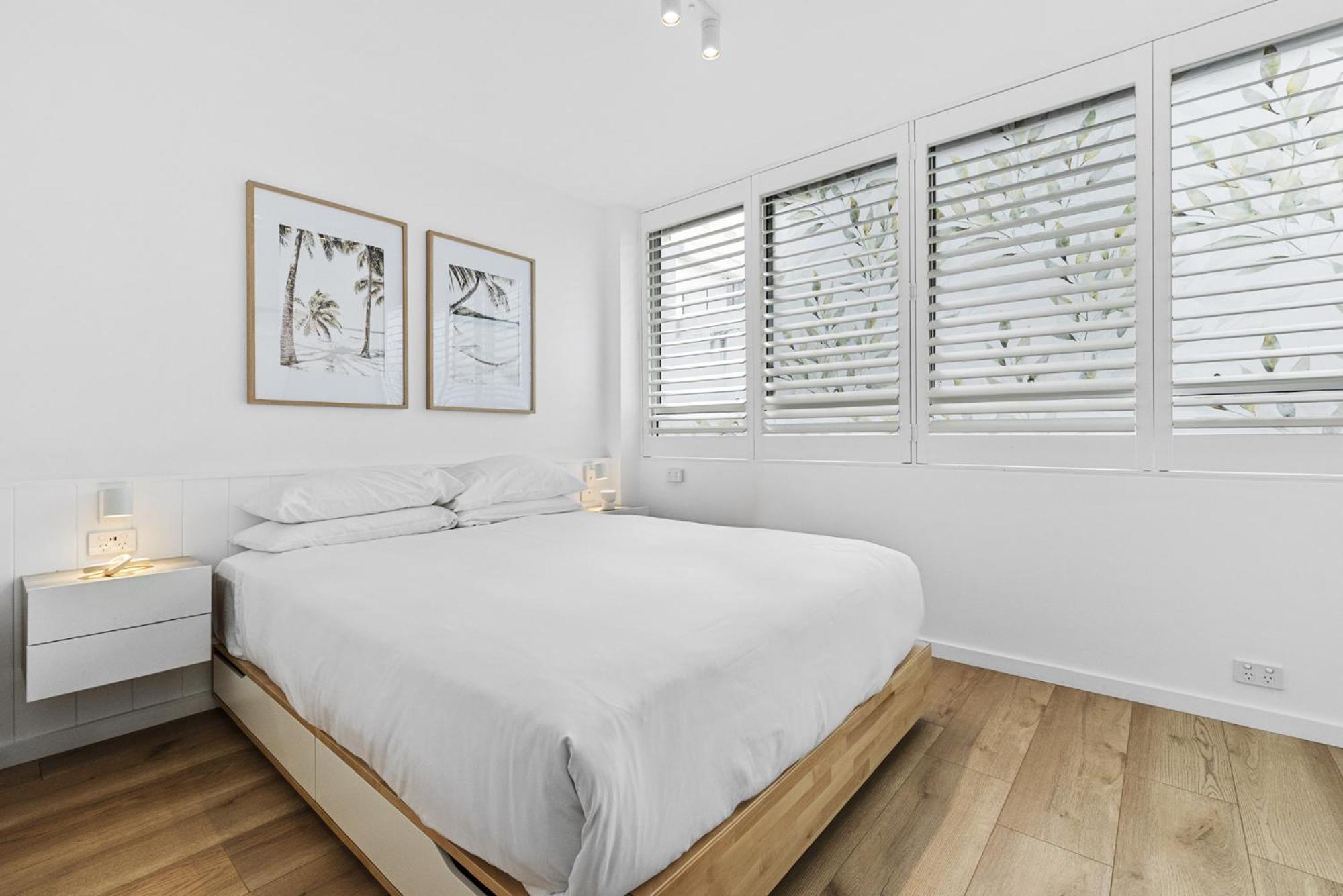 Apartment Bondi Perfection: Chic Interiors & Rooftop Pool