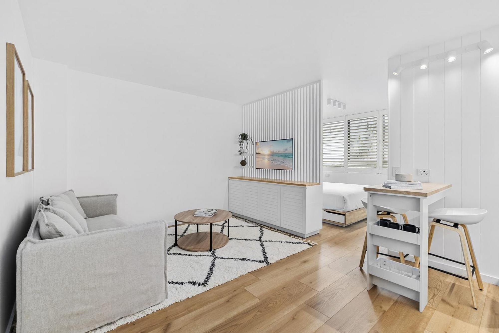 Apartment Bondi Perfection: Chic Interiors & Rooftop Pool Sydney