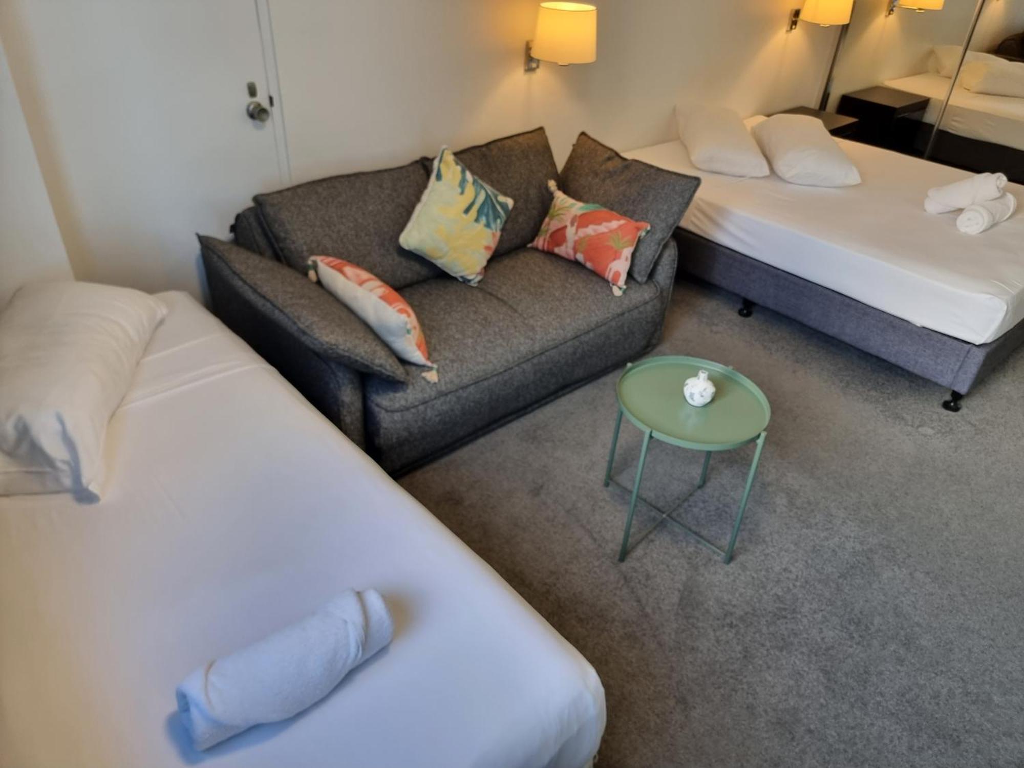 Apartment - Hyde Park Plaza 38 College St *