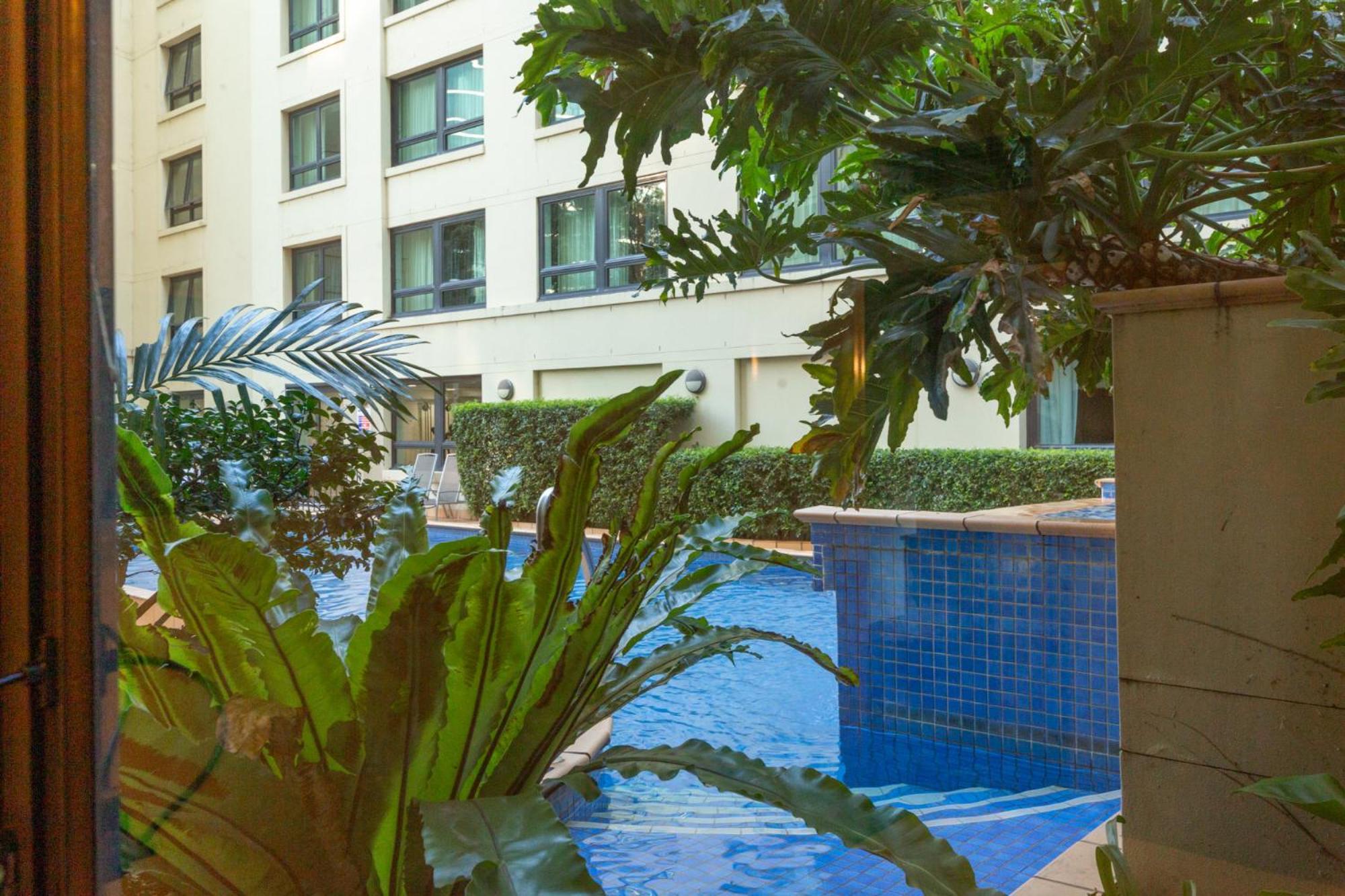 Apartment Contemporary 1-bed First Floor Unit With Pool *