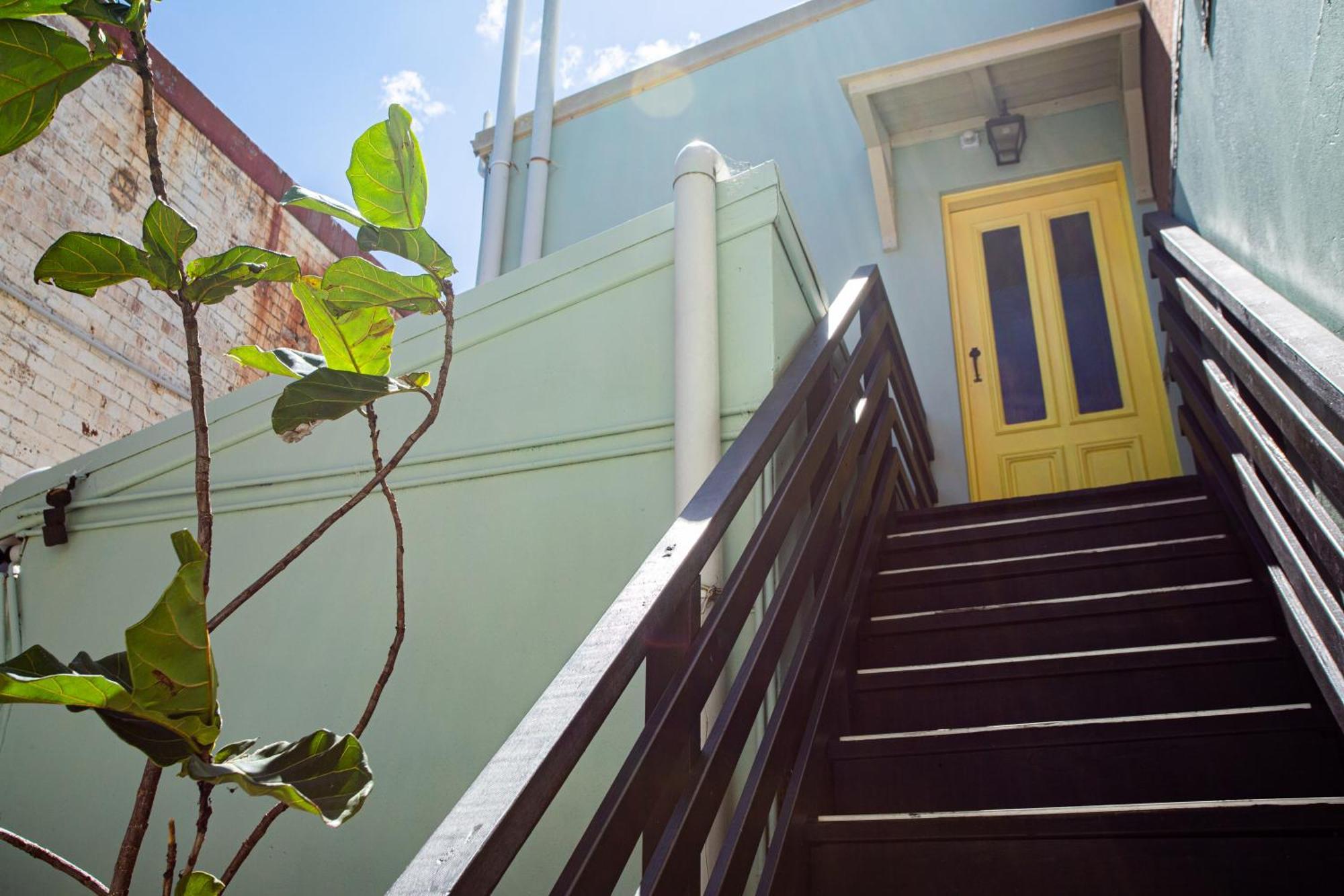 Eclectic Artist Escape In The Heart Of Enmore Apartment Sydney