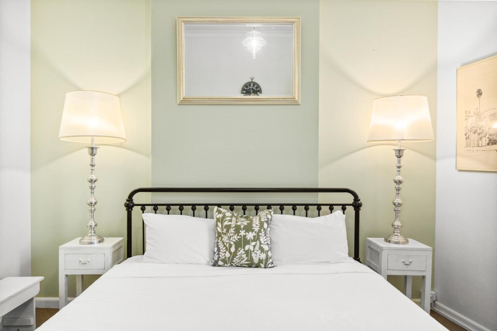 Eclectic Artist Escape In The Heart Of Enmore Sydney