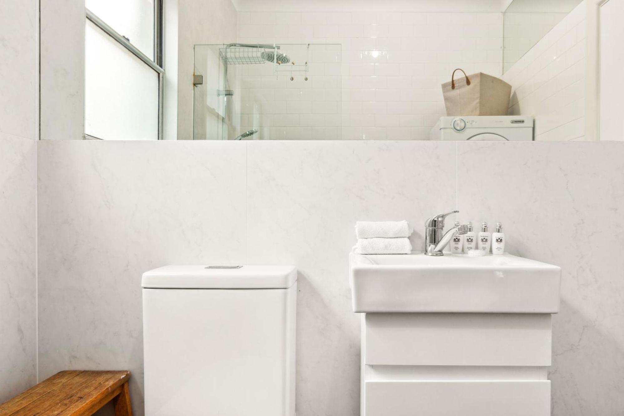 Eclectic Artist Escape In The Heart Of Enmore *