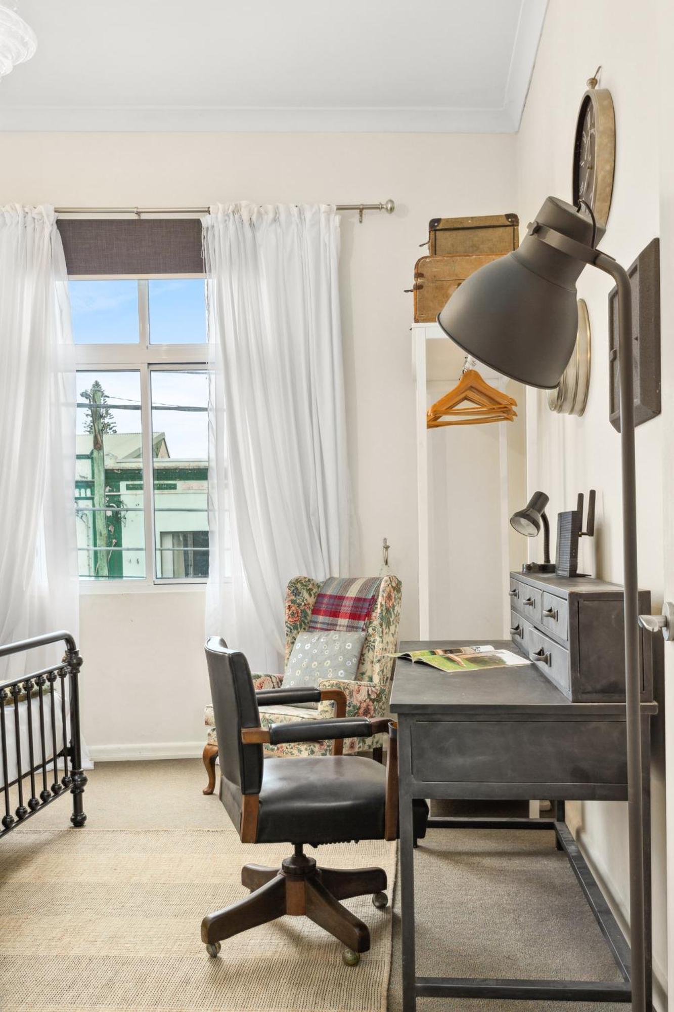 Eclectic Artist Escape In The Heart Of Enmore Apartment *
