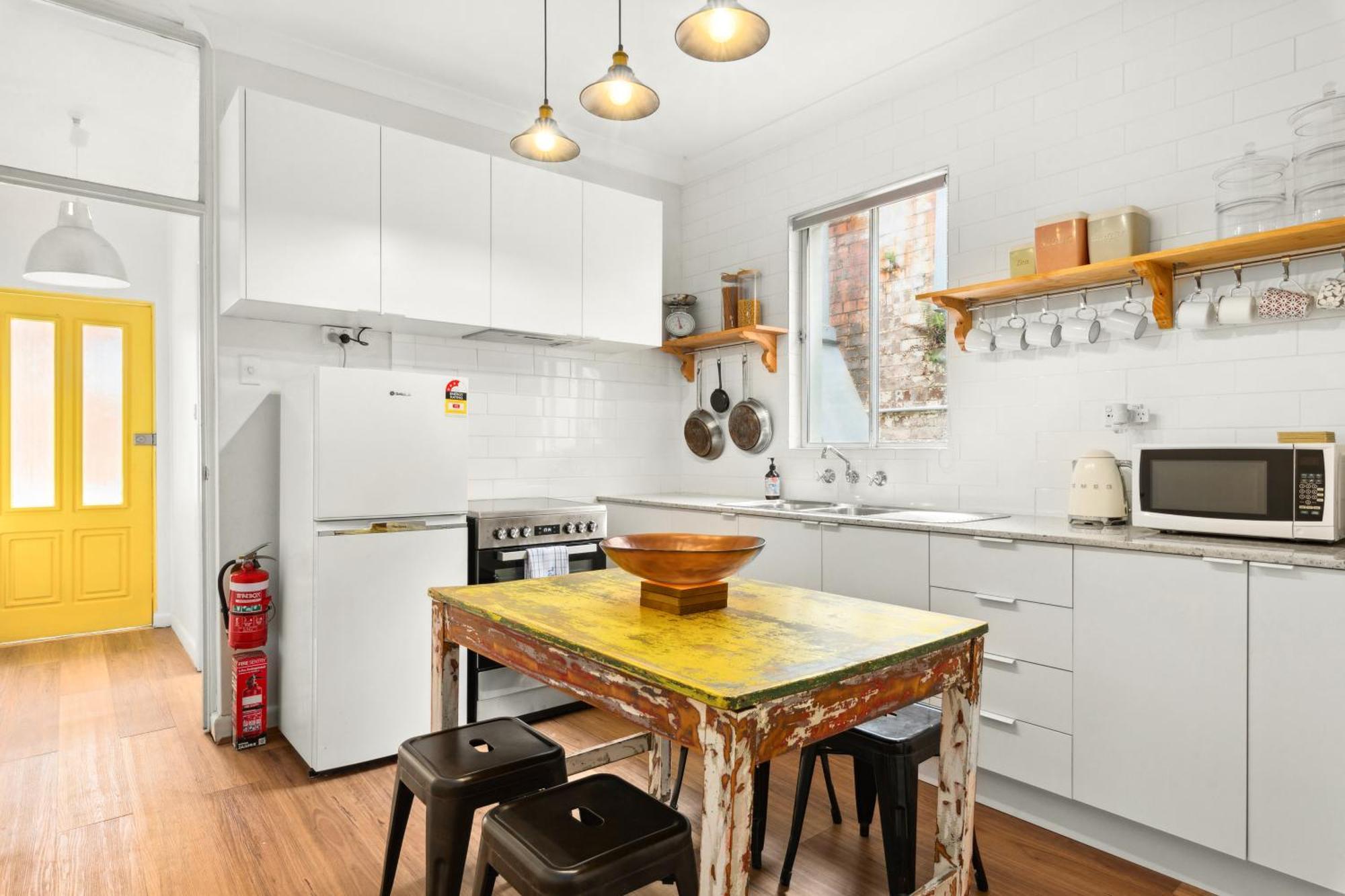 Eclectic Artist Escape In The Heart Of Enmore Apartment Sydney