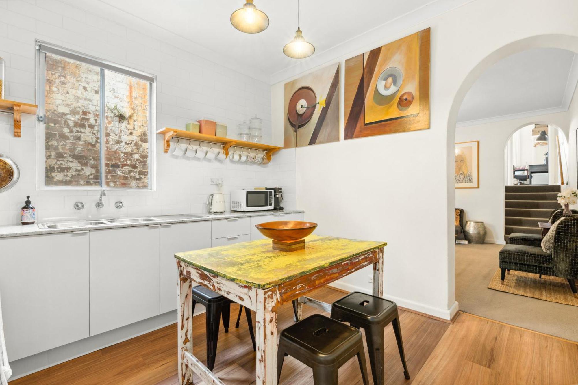 Eclectic Artist Escape In The Heart Of Enmore