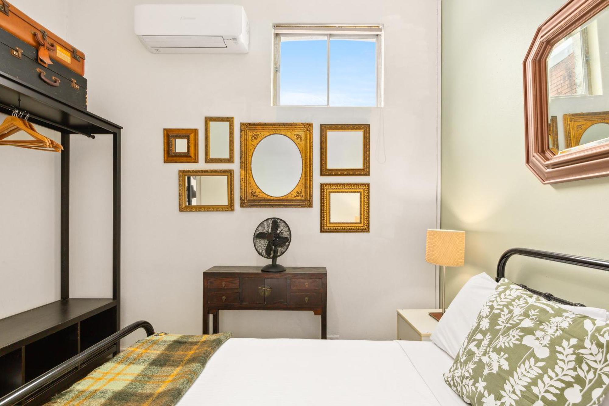 Eclectic Artist Escape In The Heart Of Enmore *