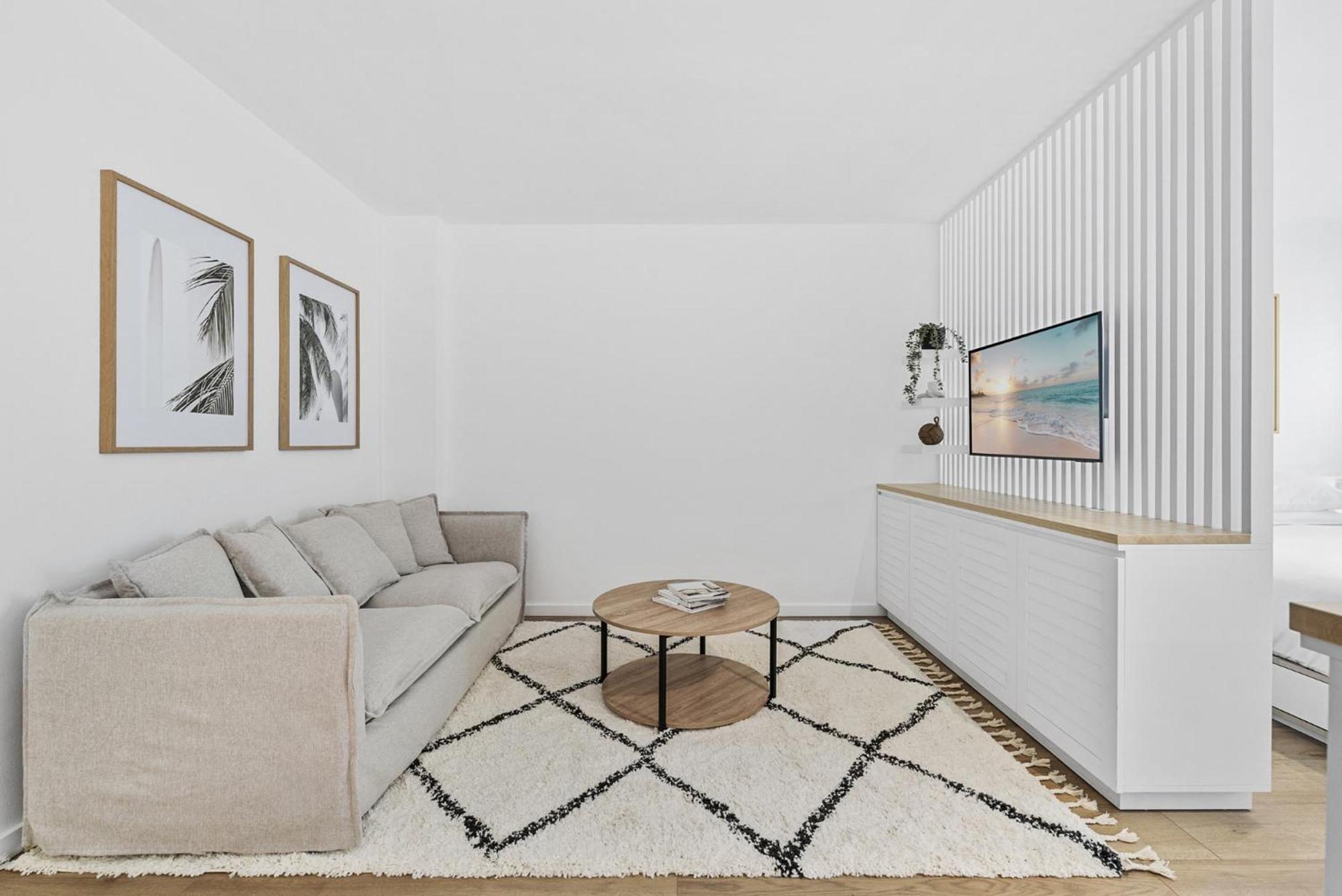 Bondi Perfection: Chic Interiors & Rooftop Pool Apartment