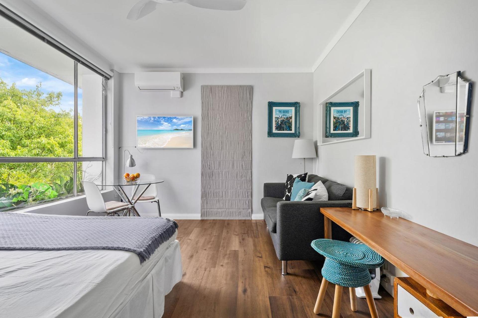 Stylish In Trendy Redfern Apartment