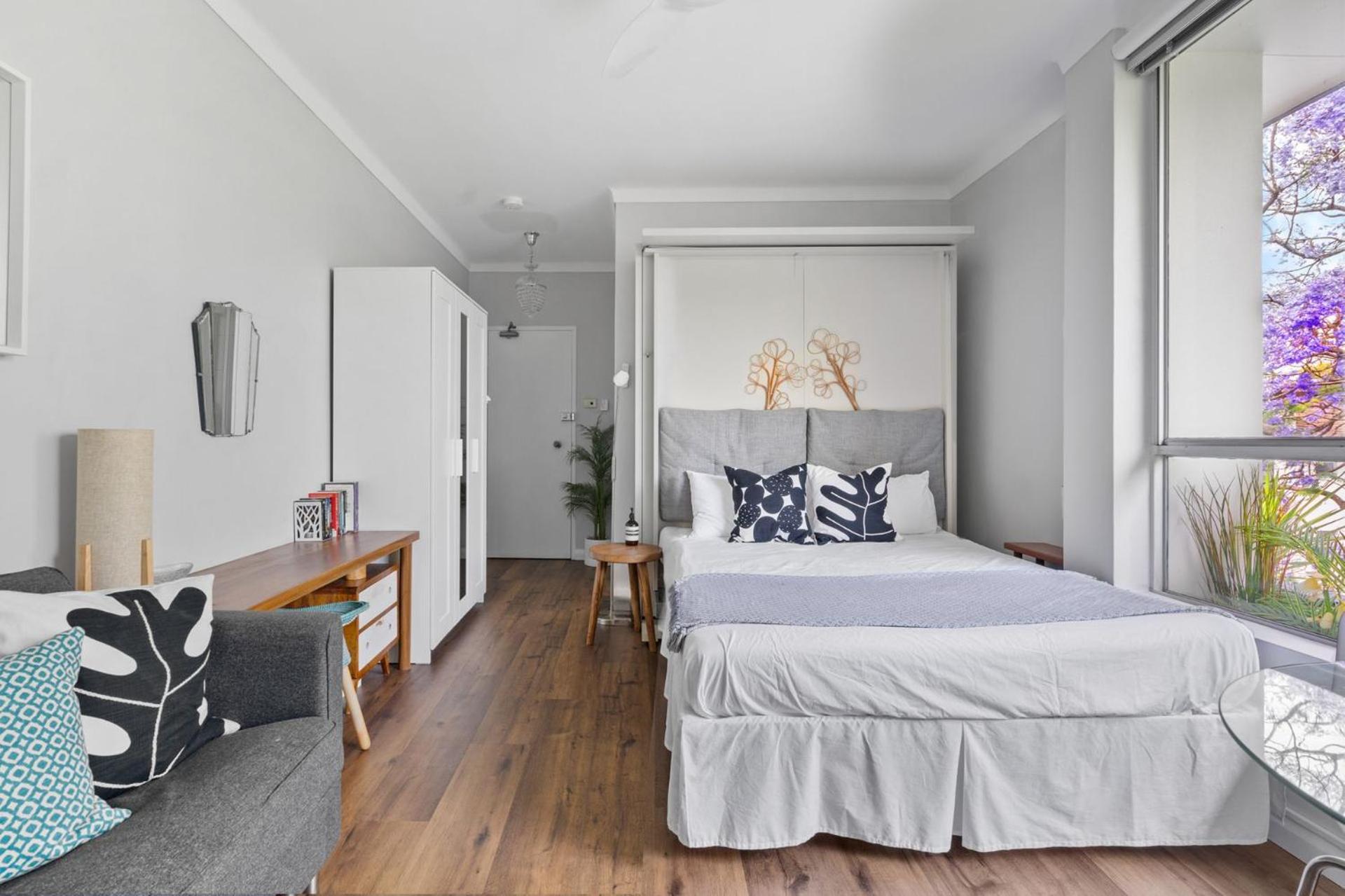 Stylish In Trendy Redfern Apartment
