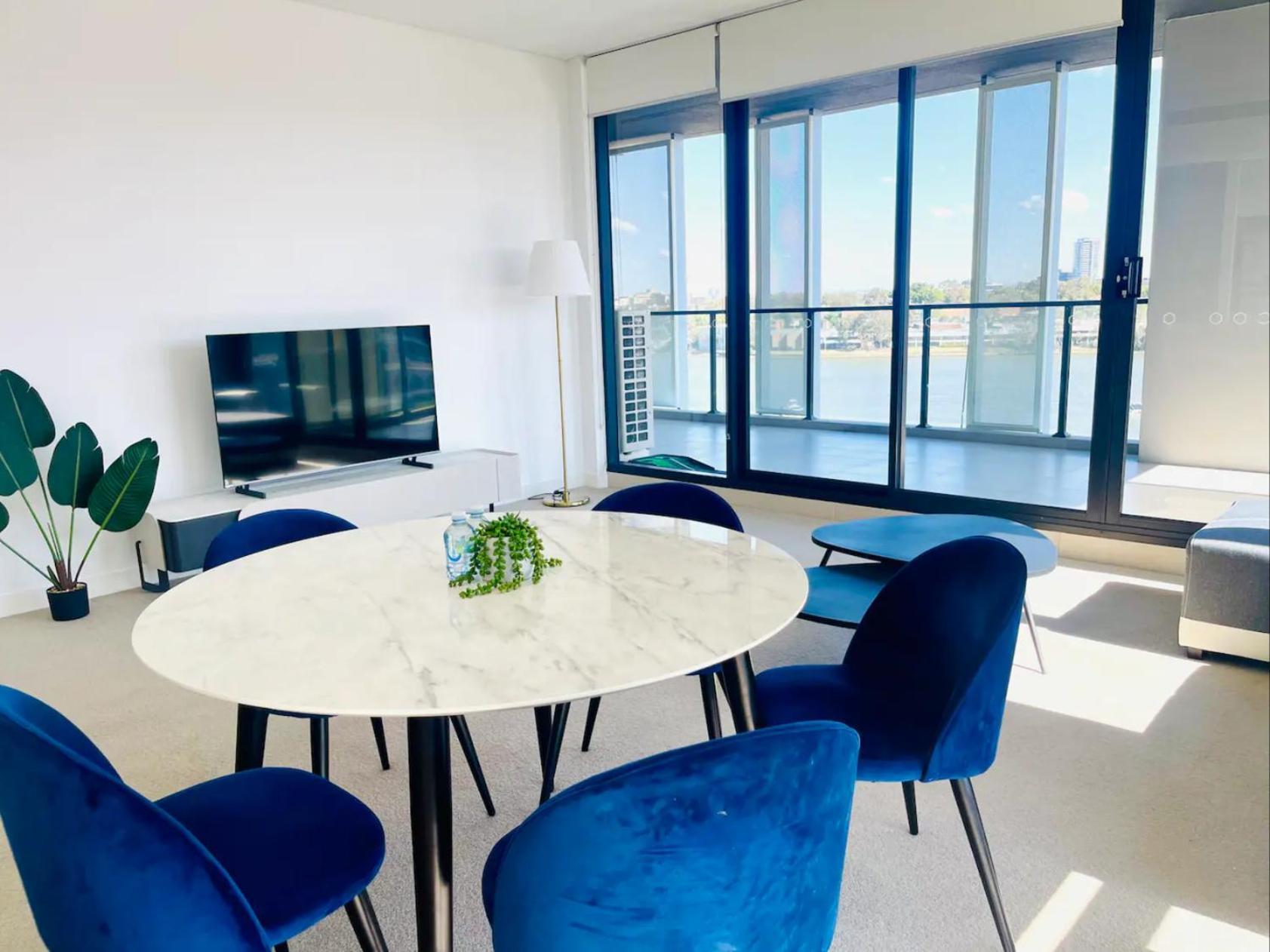 Astonishing Waterview With Pool, Parking