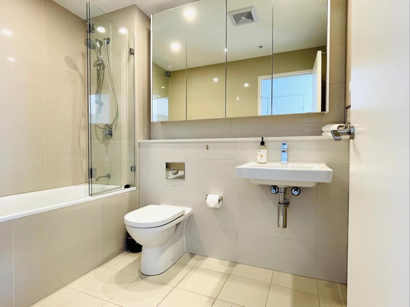 Astonishing Waterview With Pool, Parking