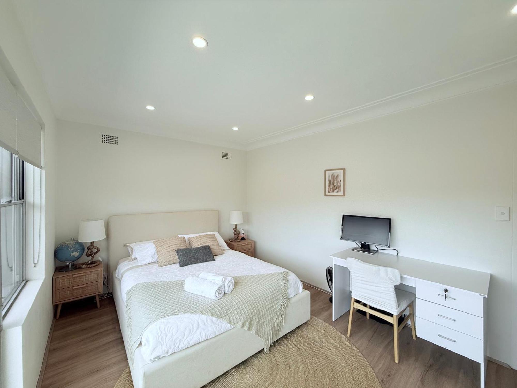 Coogee Sunrise Shared With Parking, Balcony & Work Desk * Sydney