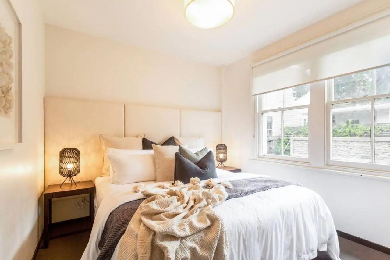 Balmain Wharf L 2 Bedroom Apartment *