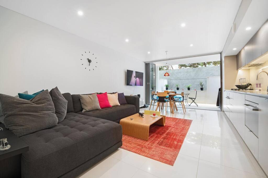 Apartment Moments To Bondi - Sleek And Modern *