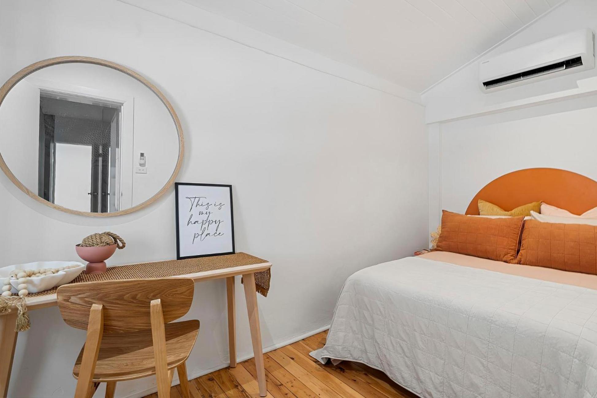 1 And 2 Bed - 500m To - Belle's At Bondi Hotel