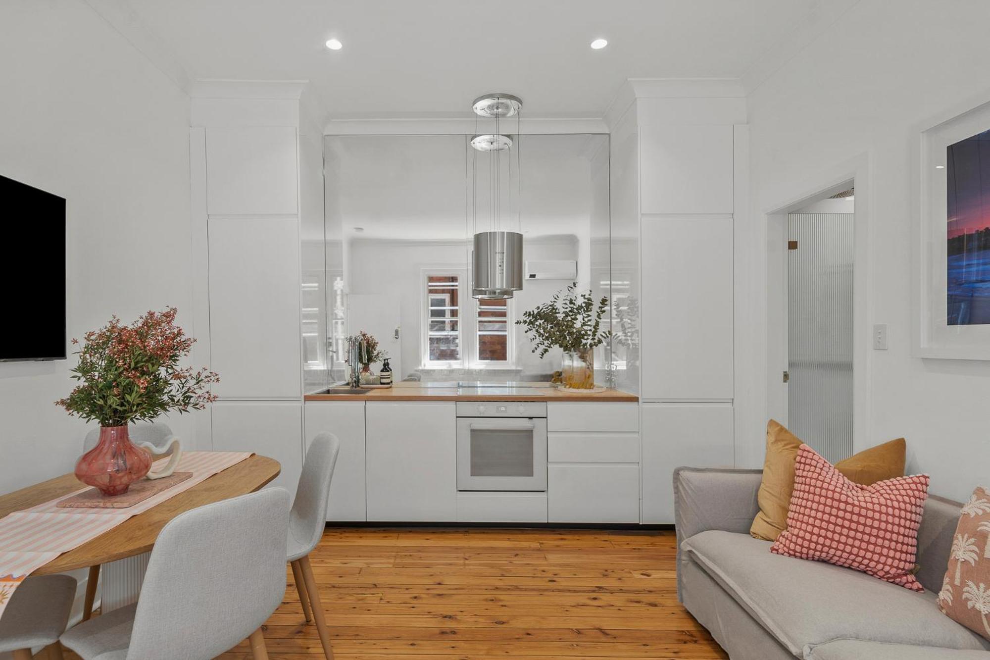 Hotel 1 And 2 Bed - 500m To - Belle's At Bondi