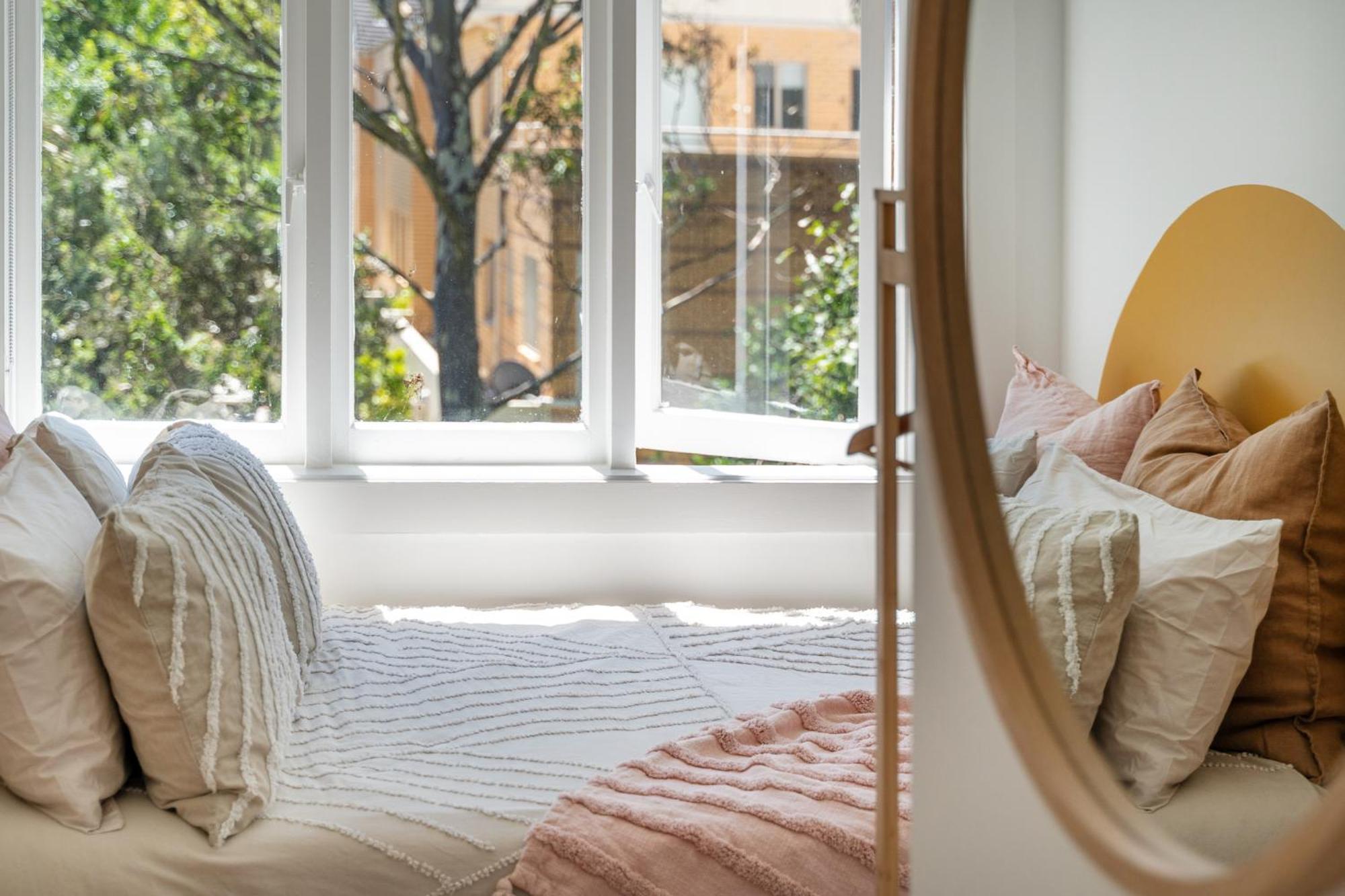 1 And 2 Bed - 500m To - Belle's At Bondi