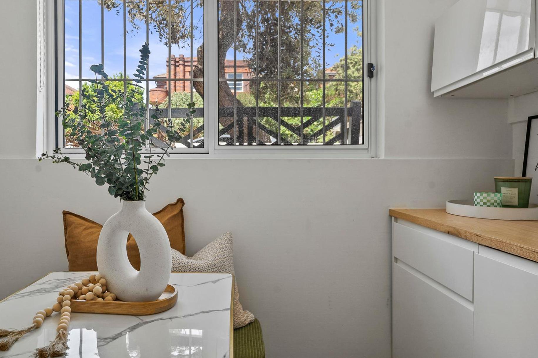 1 And 2 Bed - 500m To - Belle's At Bondi Hotel
