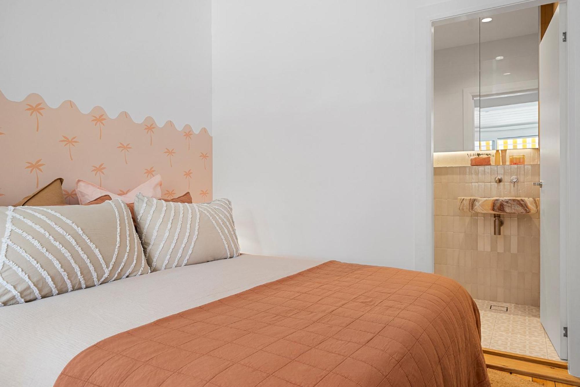 1 And 2 Bed - 500m To - Belle's At Bondi Hotel *
