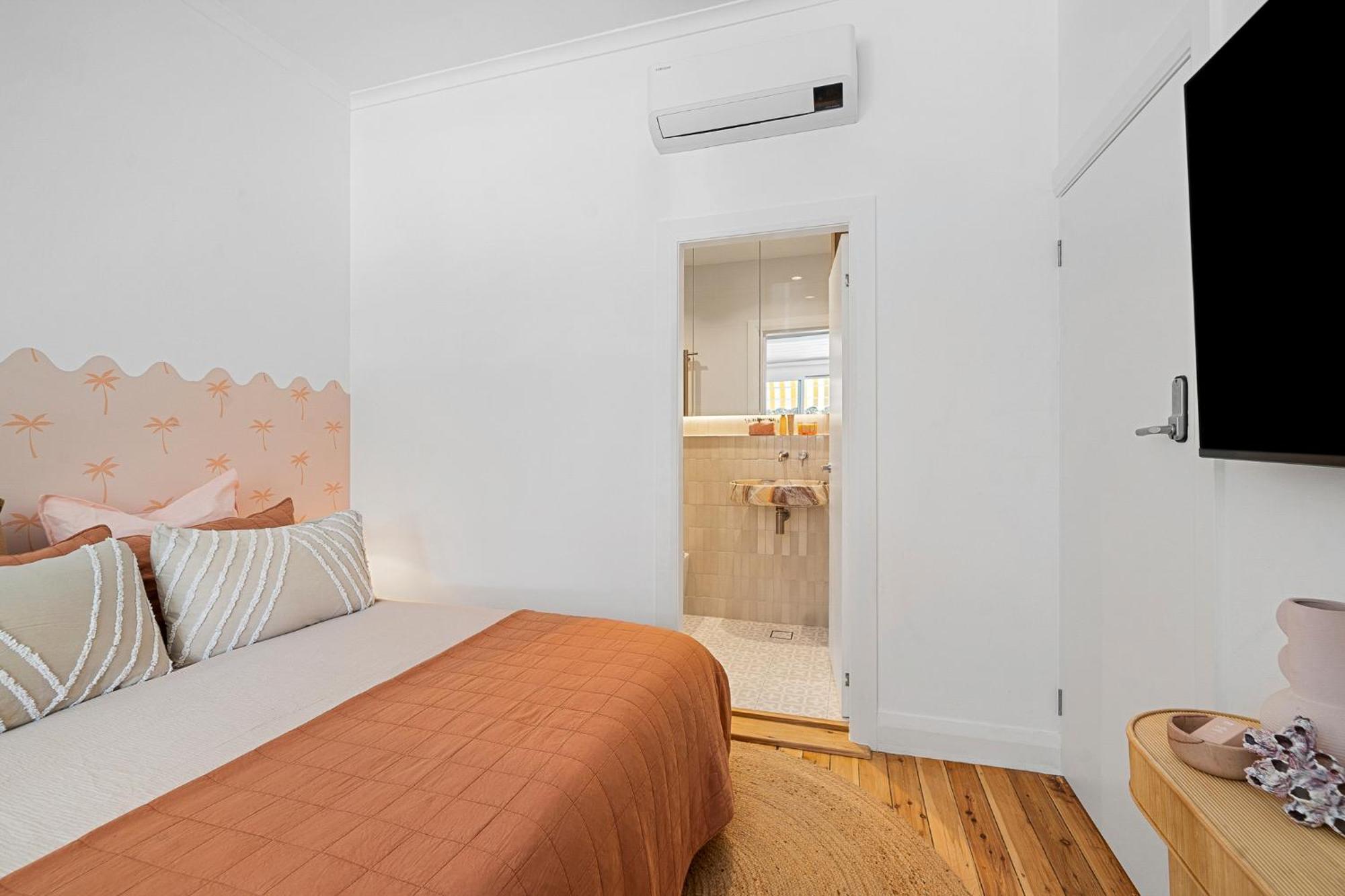 1 And 2 Bed - 500m To - Belle's At Bondi Hotel *