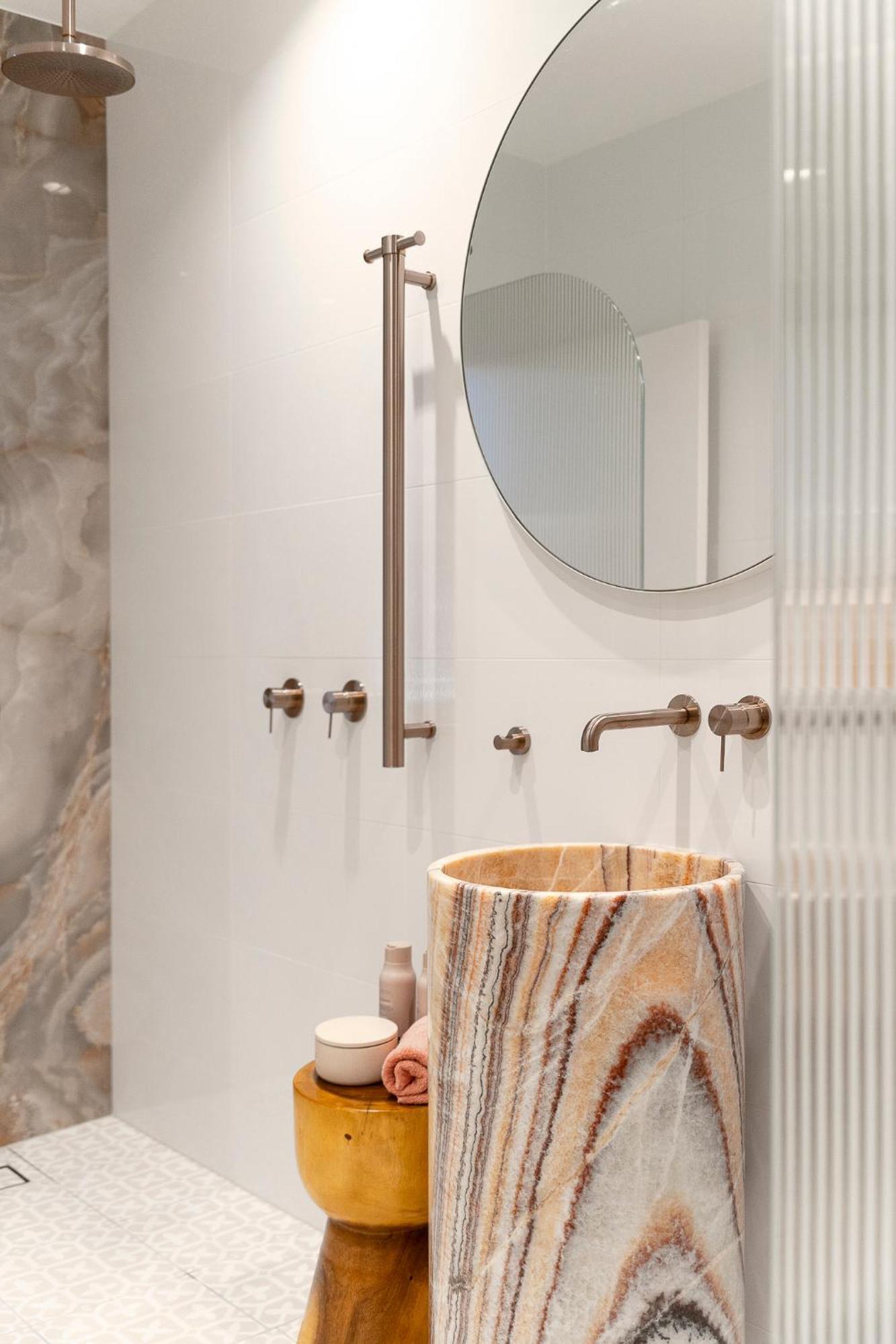 1 And 2 Bed - 500m To - Belle's At Bondi Hotel Sydney