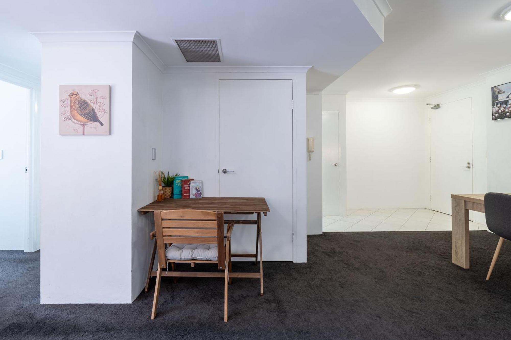 Spacious And Charming 2 Bedroom Rosebery