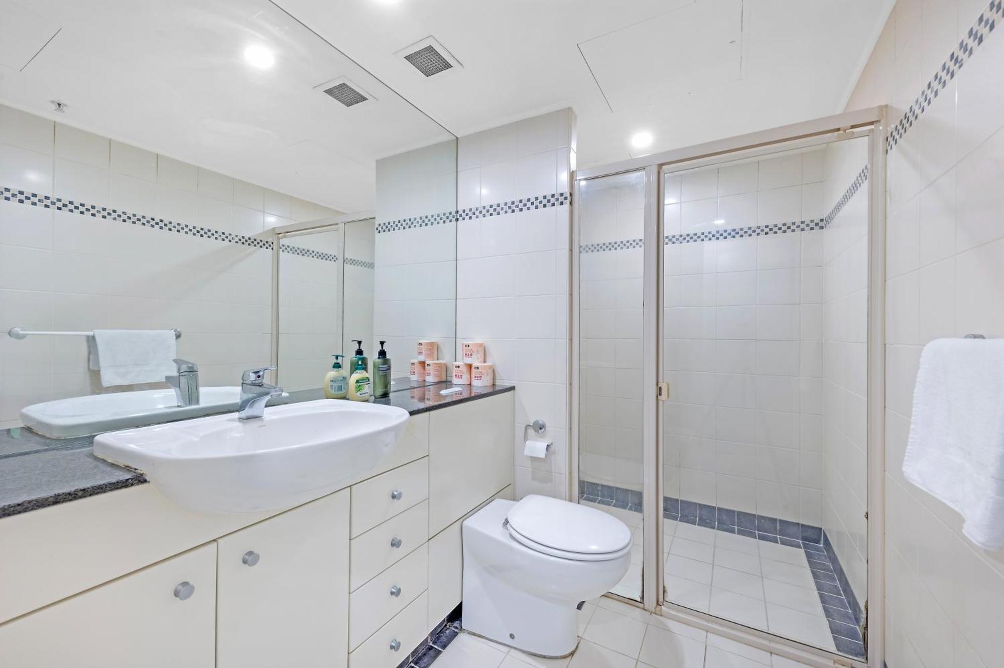Cbd I Views I Sleeps 4 People Apartment