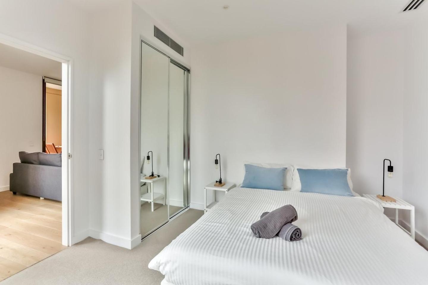 Stylish 2 Bedroom Darling Square