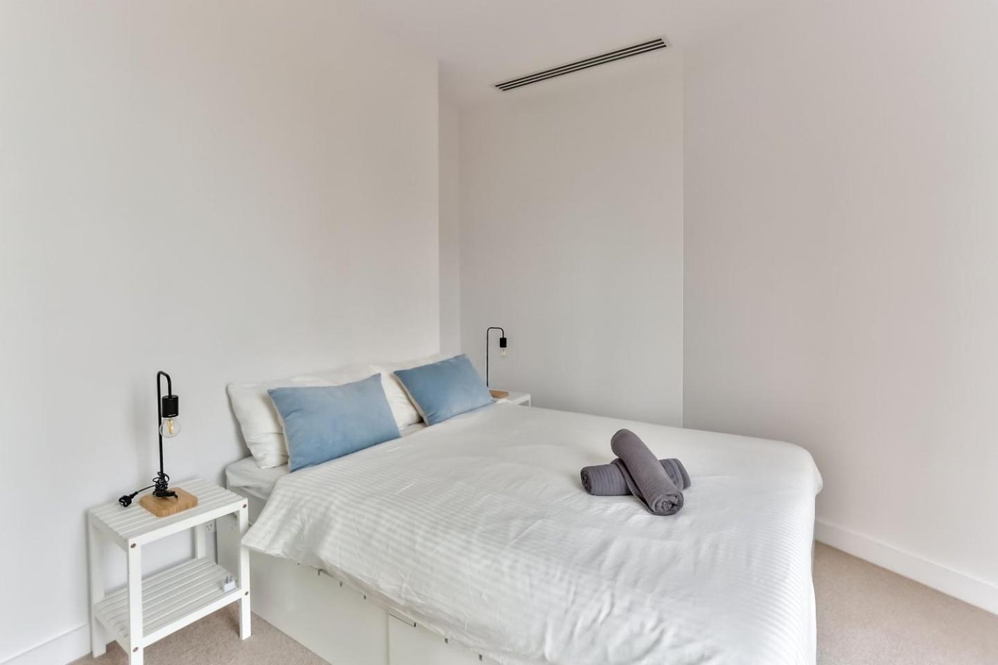 Stylish 2 Bedroom Darling Square