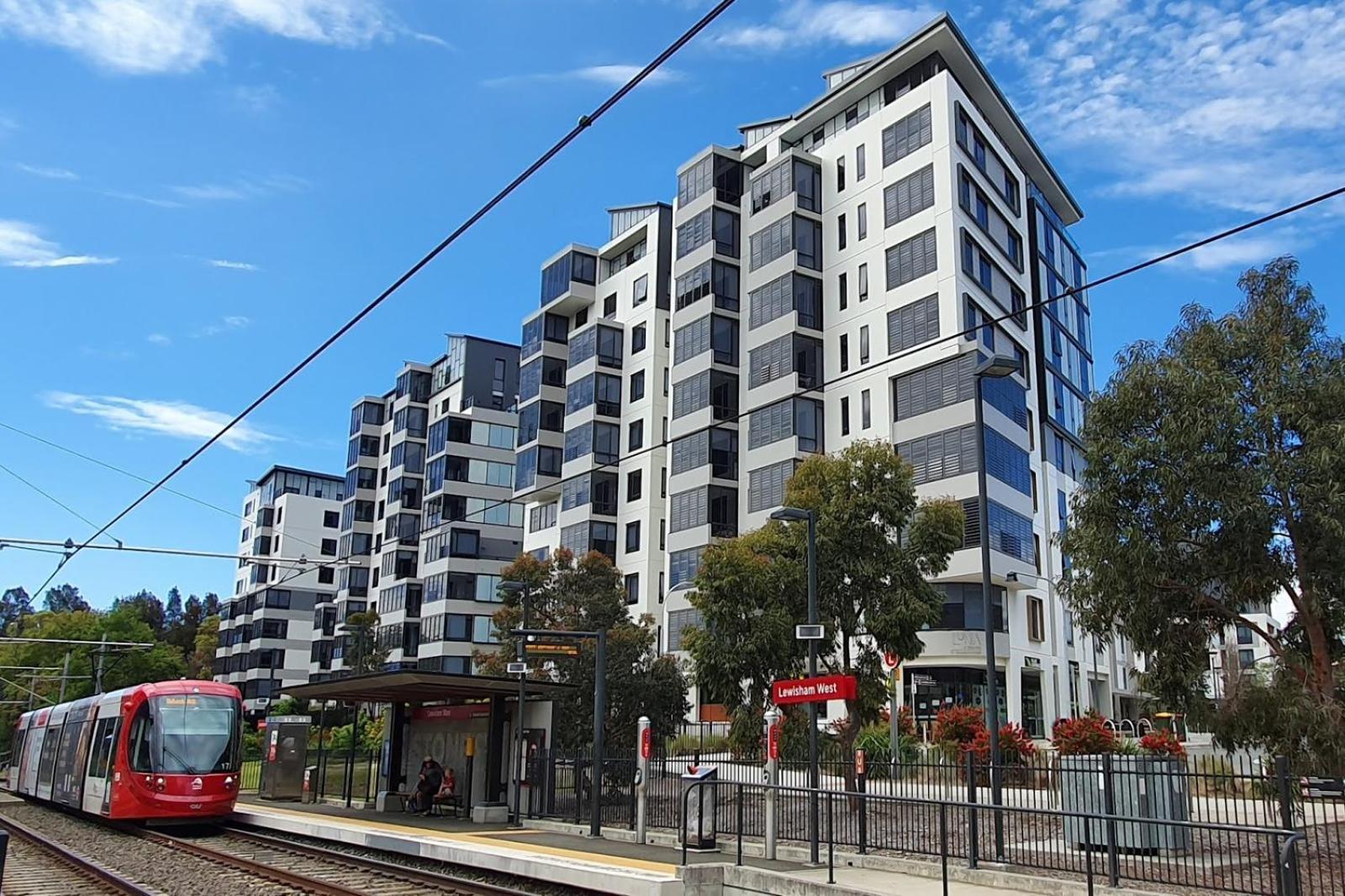 Apartment Lumiere 3br Serene Retreat - Views, Parking, Gym, Pool Sydney