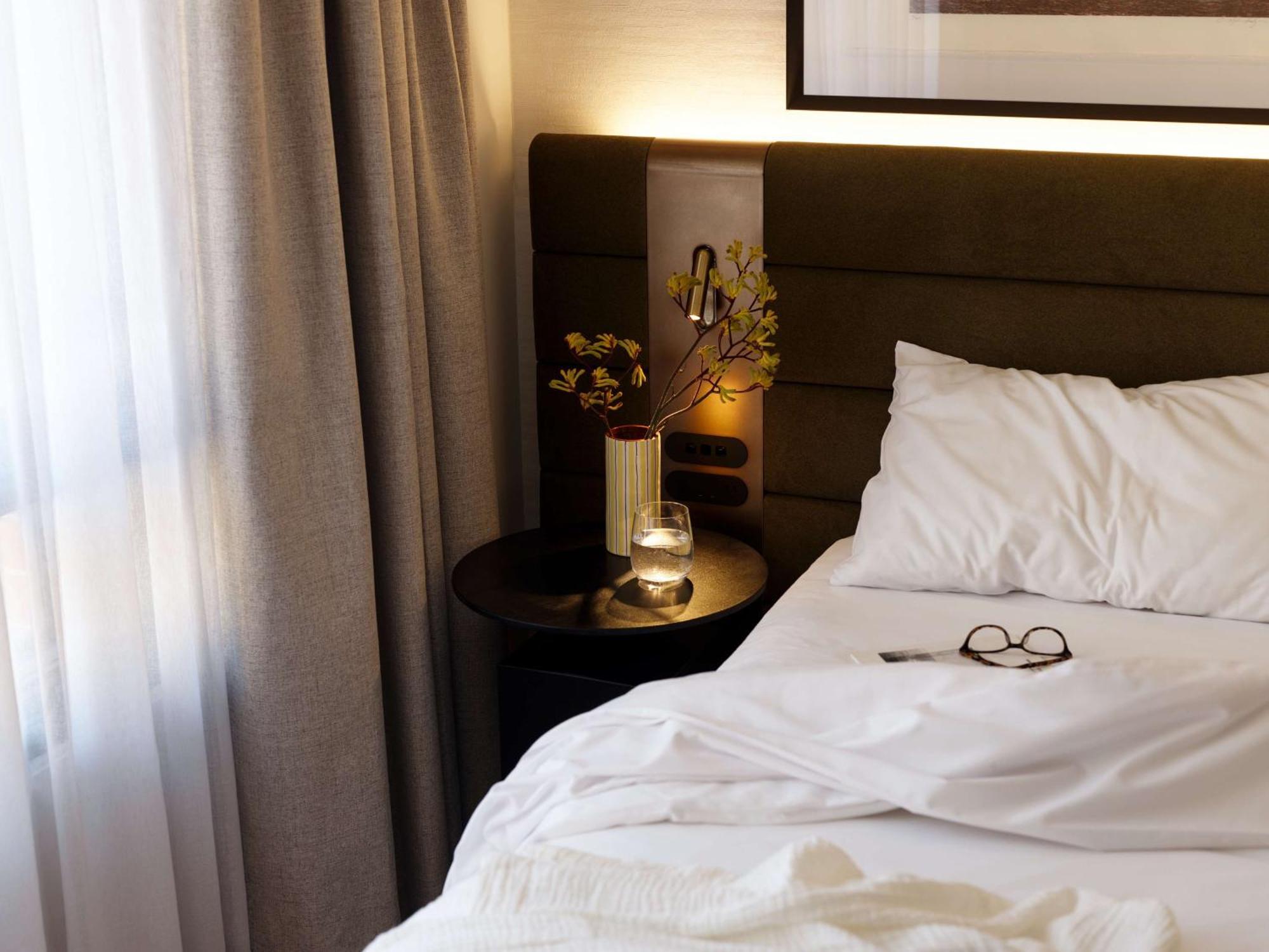 Adina Town Hall Aparthotel 4*