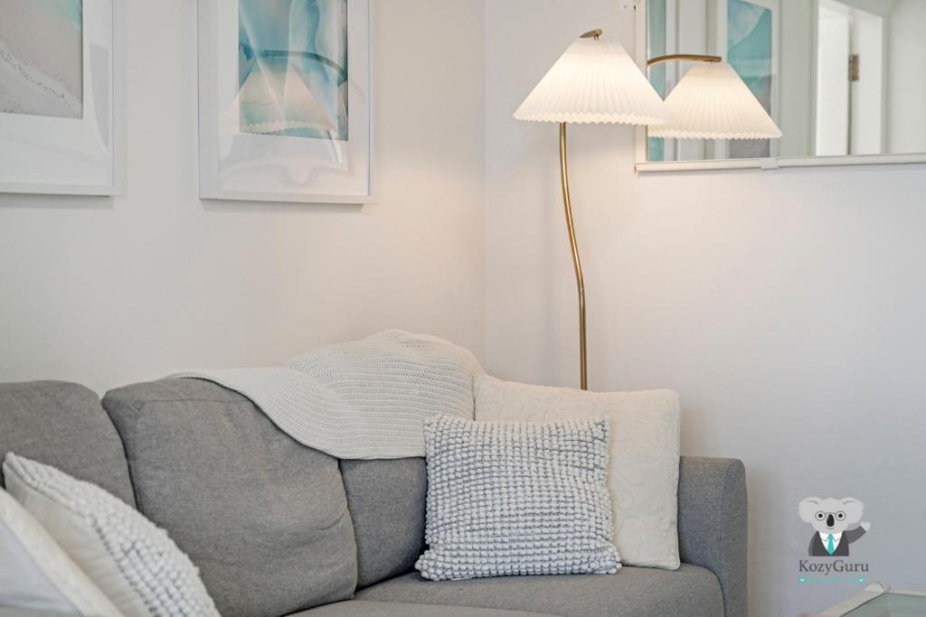 Kozyguru Kirribilli Opera House View 2 Bed Apartment *