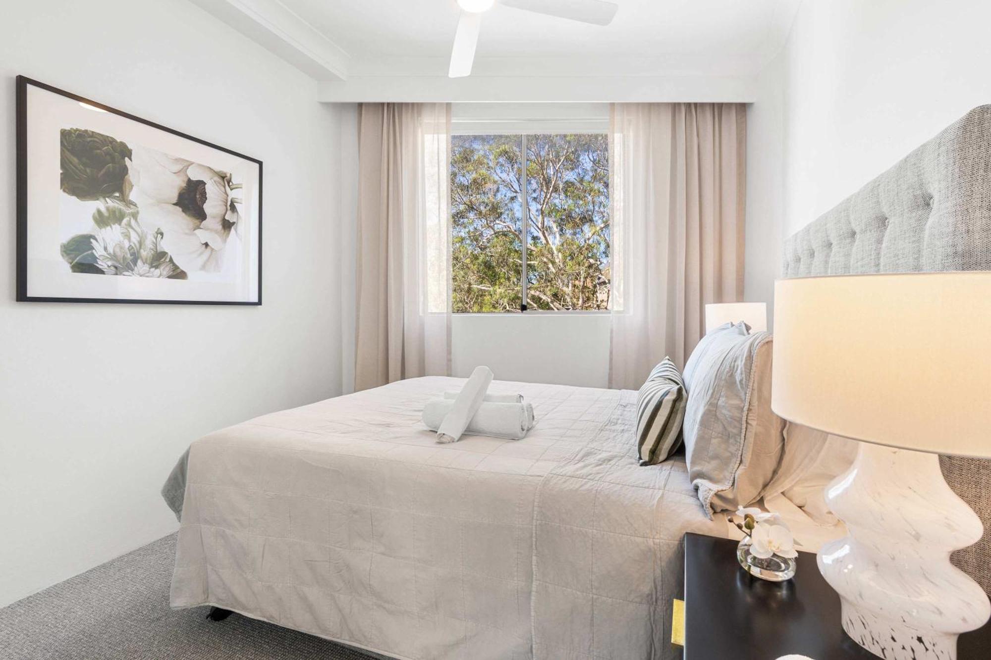Camperdown Cozy Corner 3 *