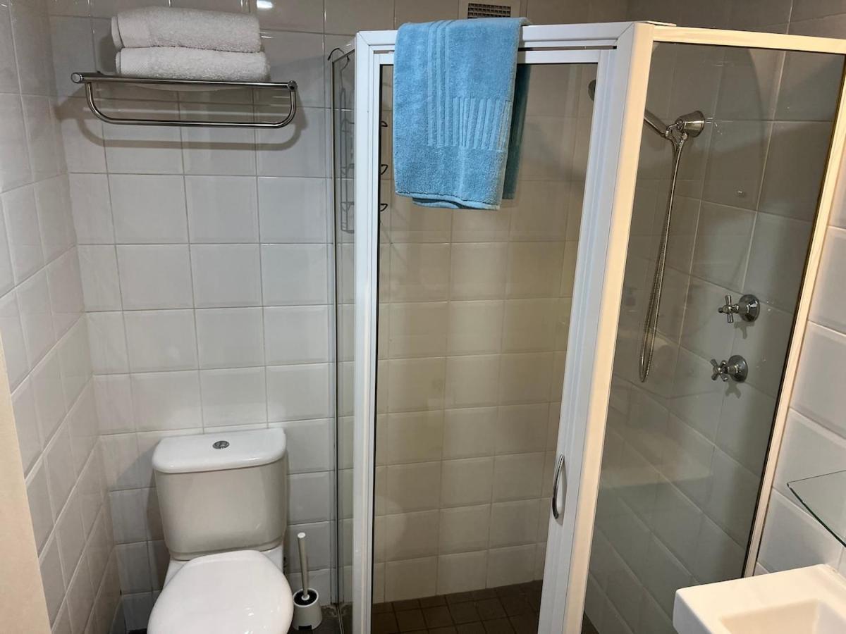Cosy With A Large Balcony And A Great View! Apartment Sydney