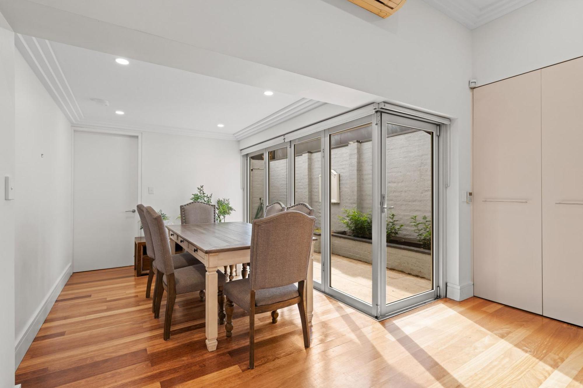 Stylish 3br House With Parking & Icc&darling Harbour-8 Mins Walk Holiday home Sydney