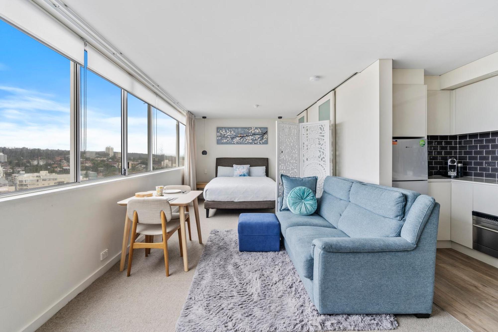 'coastal Nest' Elegant Pad With Million-dollar Views
