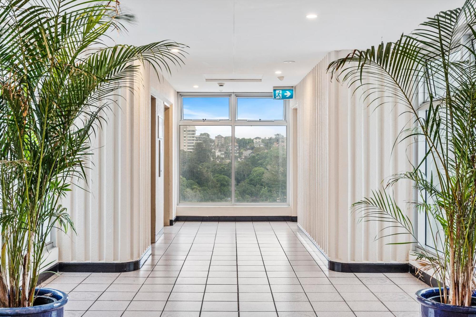 Apartment 'coastal Nest' Elegant Pad With Million-dollar Views