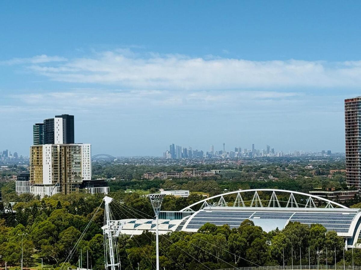New Olympic Park 3beds -parking, Pool, Gym 21 Apartment Sydney