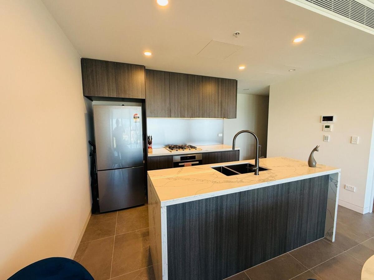 New Olympic Park 3beds -parking, Pool, Gym 21 Apartment