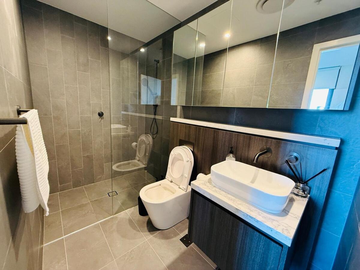 New Olympic Park 3beds -parking, Pool, Gym 21 Apartment *
