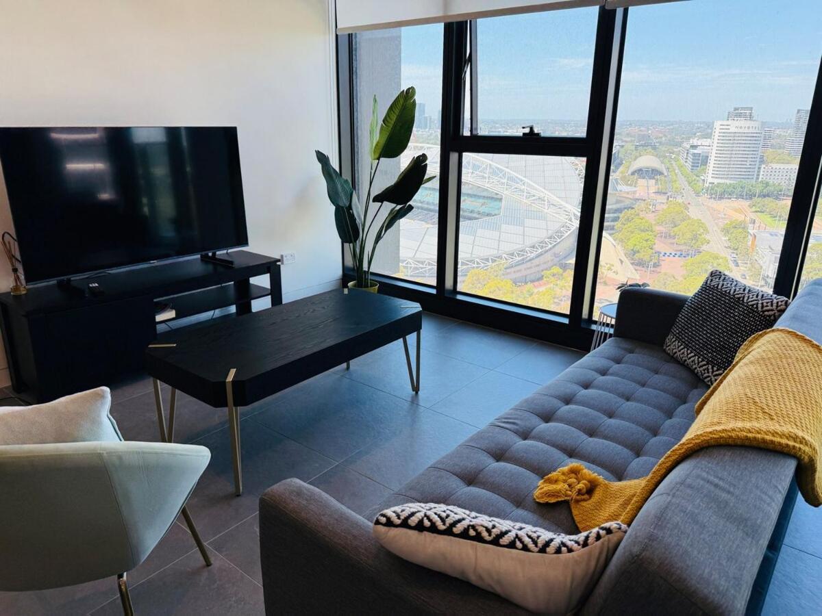 New Olympic Park 3beds -parking, Pool, Gym 21 Apartment Sydney
