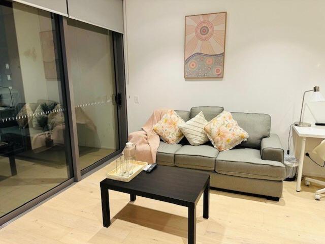 Life Near Cbd&uts Apartment Sydney