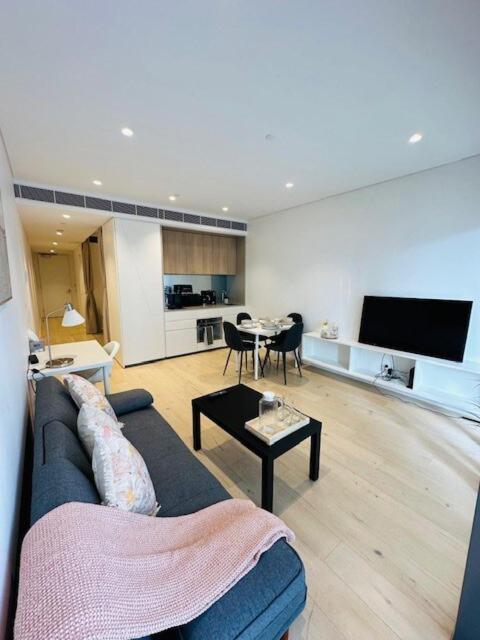 Apartment Life Near Cbd&uts Sydney