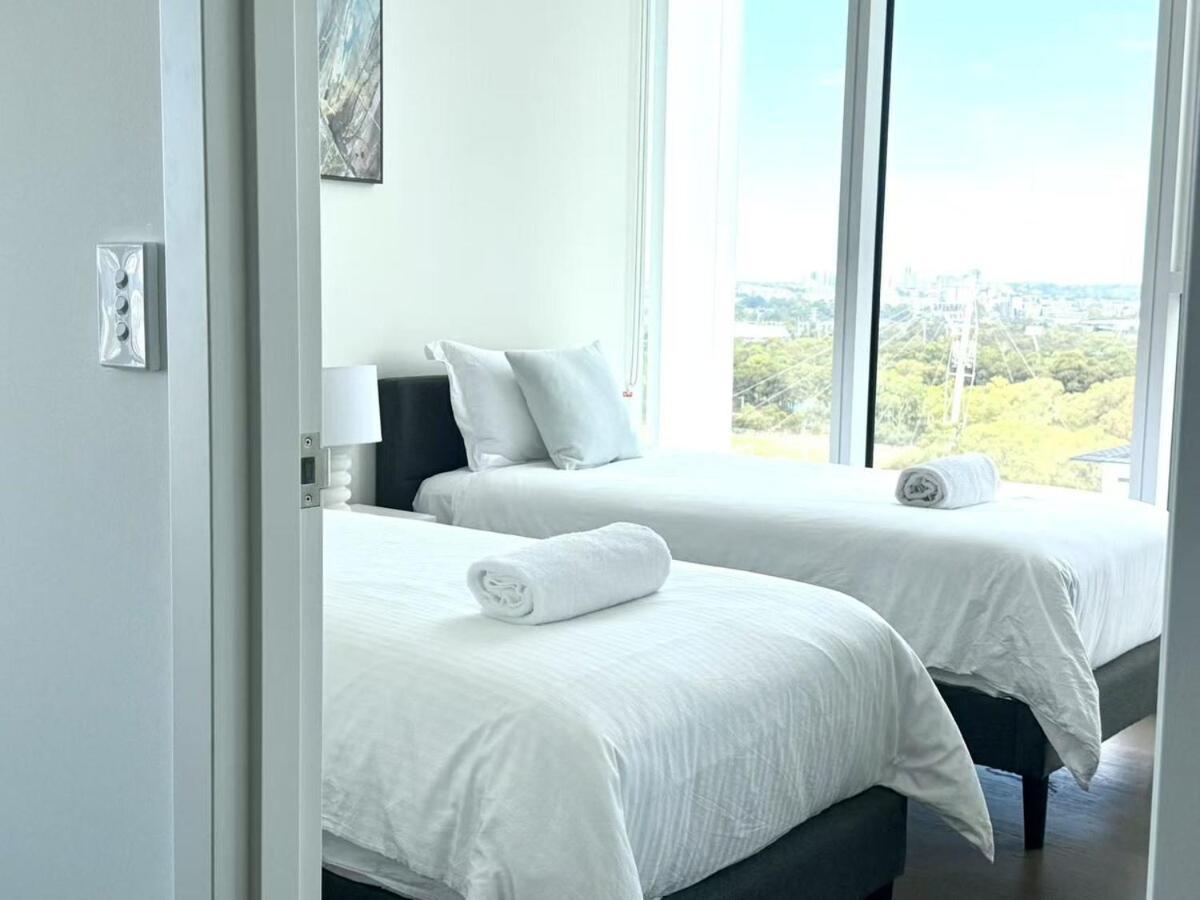 Olympic Park Gem 2 Bedroom -pool Gym Parking 17 Apartment Sydney