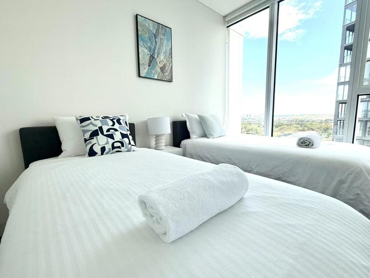 Olympic Park Gem 2 Bedroom -pool Gym Parking 17