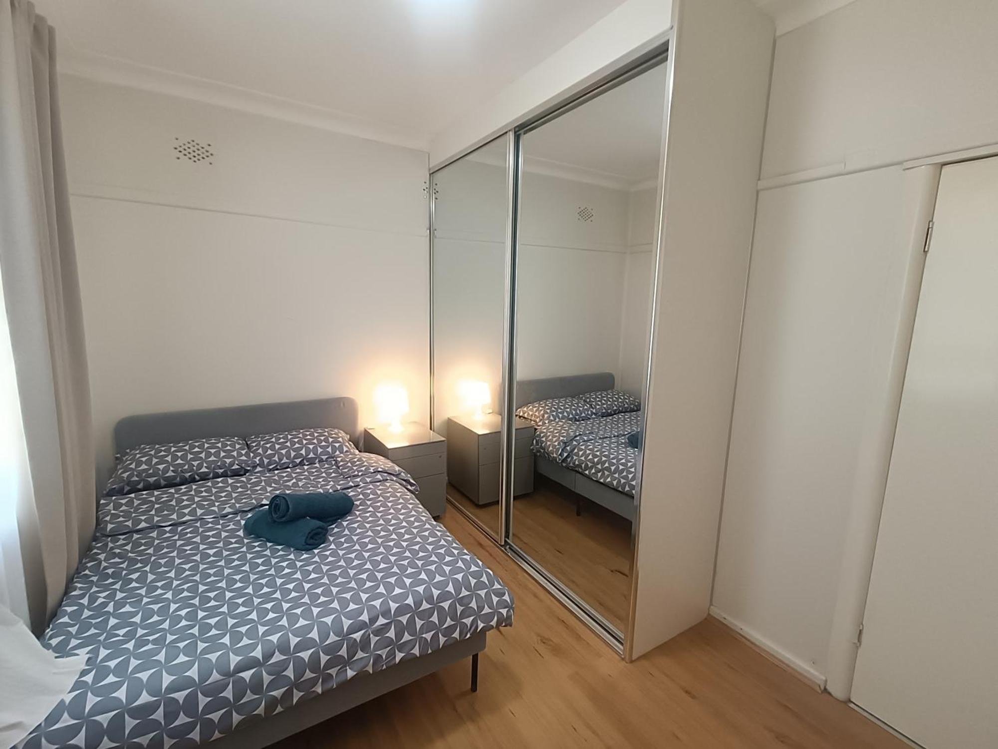 Comfortable Queen In Quiet House - E3 Homestay *
