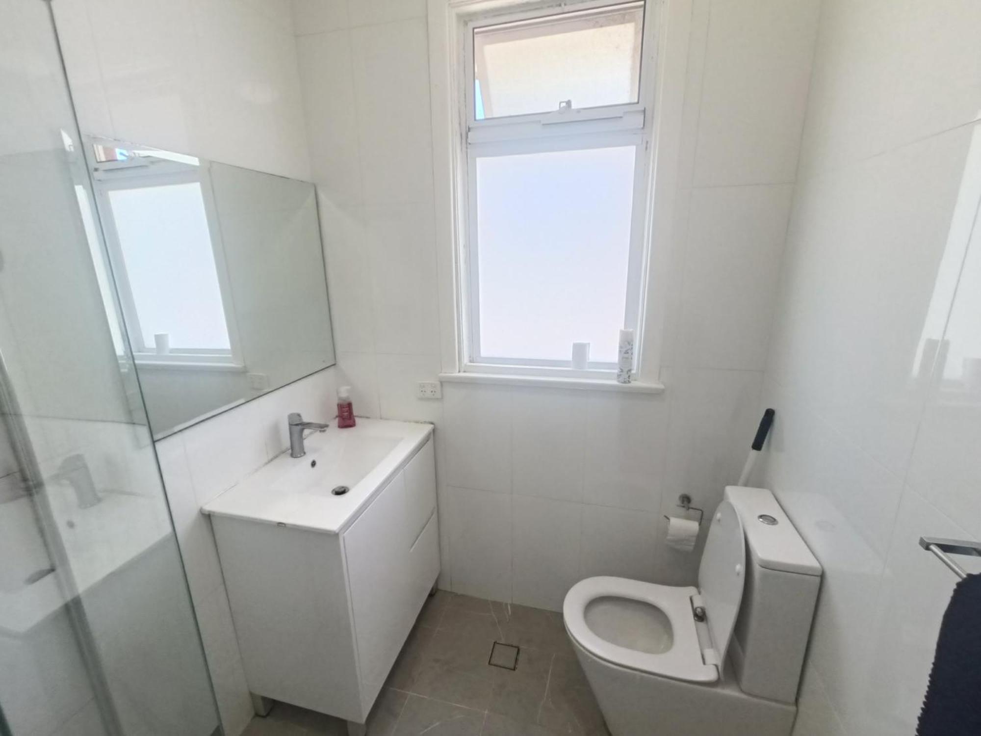 Comfortable Queen In Quiet House - E3 Homestay *