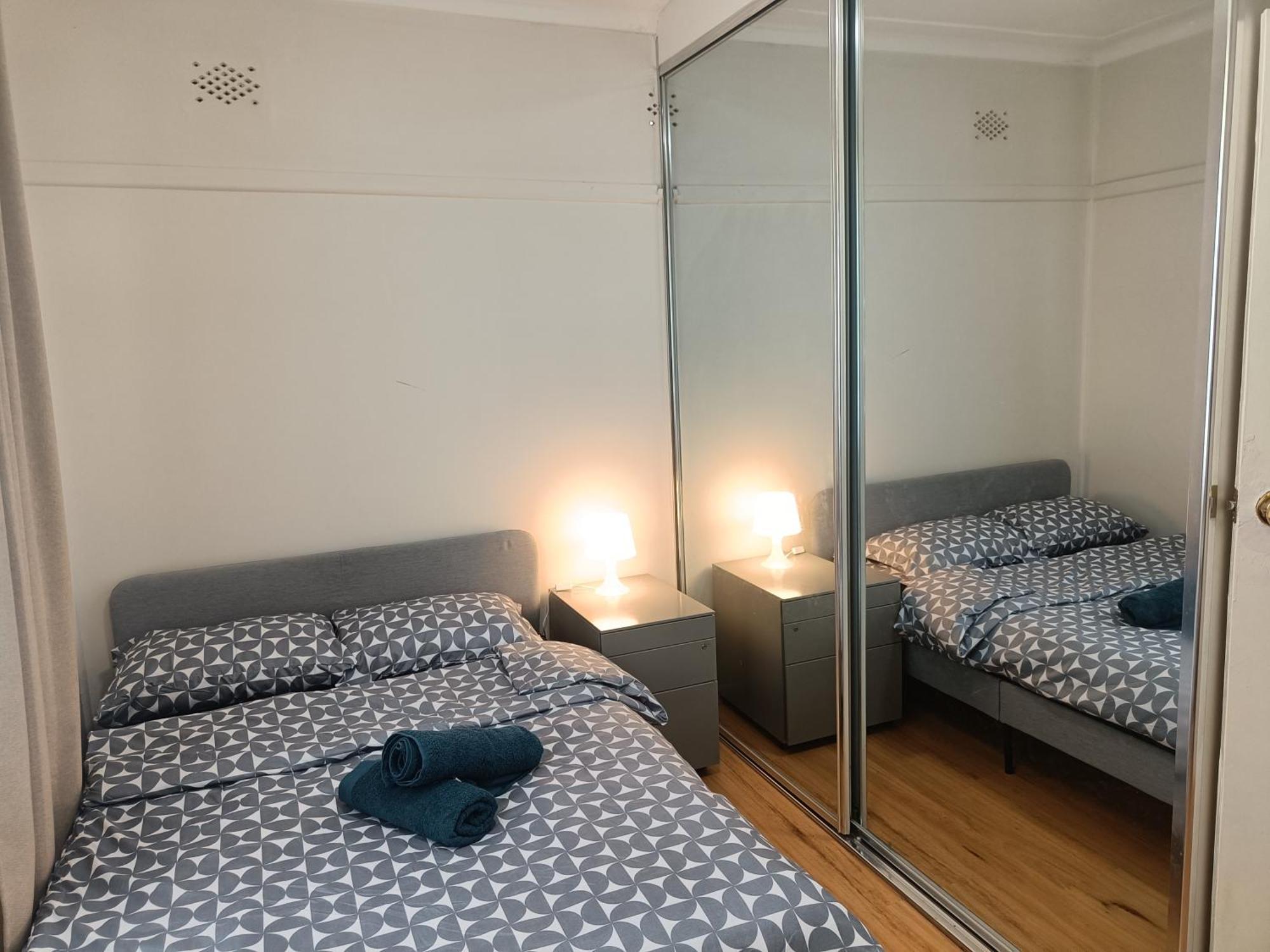 Comfortable Queen In Quiet House - E3 Homestay *