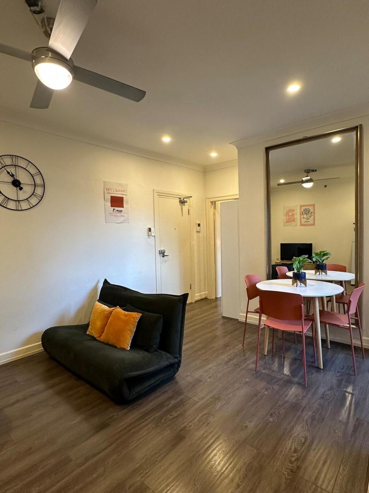 Peaceful Unit Facing Opera House Apartment Sydney